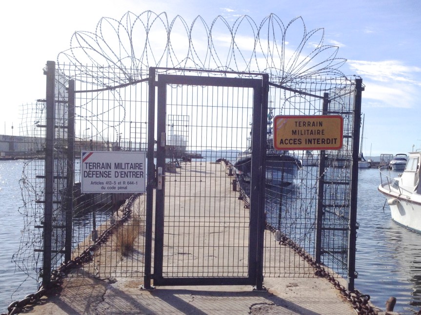 Armés, racistes, antiféministes