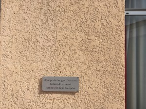 Mur de la Salle Polyvalente de Néoules (Var) après destruction de la plaque de la Déclaration des droits de la femme et de la citoyenne de Olympes de Gouges.