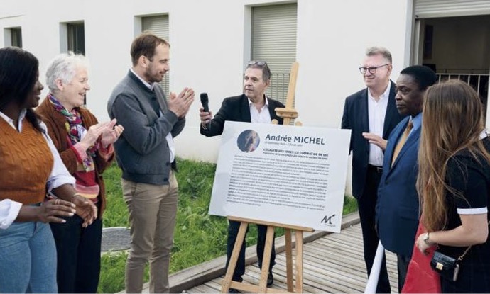 Inauguration de la plaque dédiée à Andrée Michel pour la résidence étudiante à Montreuil.